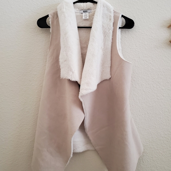 VEST - Picture 1 of 5